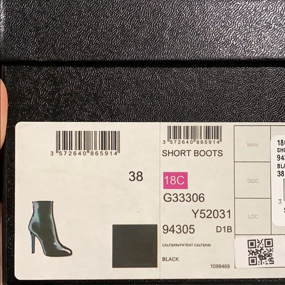 CHANEL SHORT LEATHER BOOTS - Picture 7 of 7